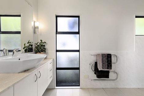 Photo of property in 15 Maire Road, Orewa, 0931