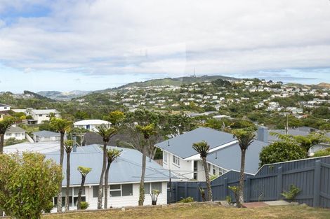 Photo of property in 12 Kinapori Terrace, Newlands, Wellington, 6037