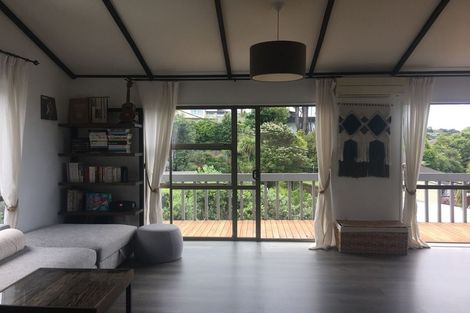 Photo of property in 1/595 Glenfield Road, Totara Vale, Auckland, 0629