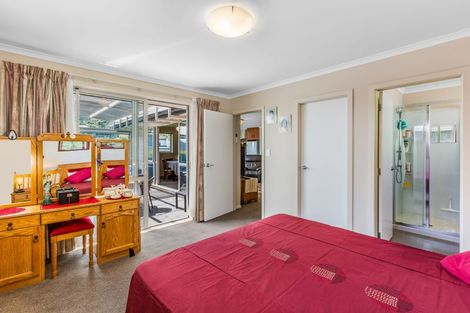 Photo of property in 19 Banks Boulevard, Whitby, Porirua, 5024