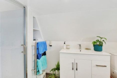 Photo of property in 12a Matai Road, Stanmore Bay, Whangaparaoa, 0932