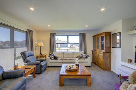 Photo of property in 37 Claremont Crescent, Amberley, 7410