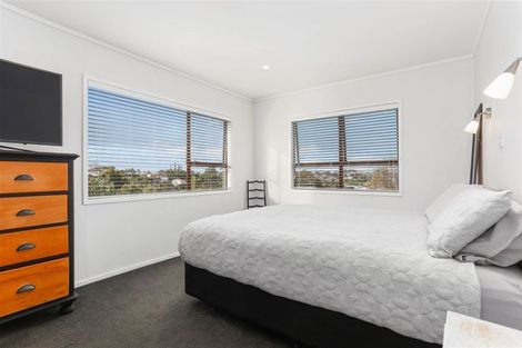 Photo of property in 5 Paruru Avenue, Northcote, Auckland, 0627