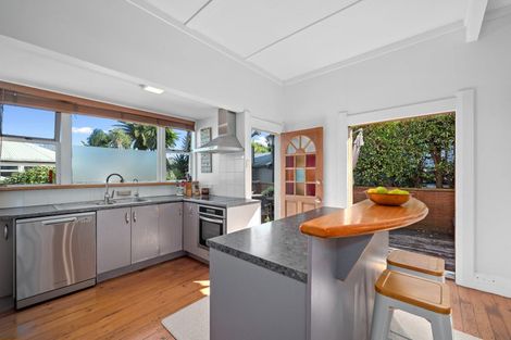 Photo of property in 1/305 Lake Road, Hauraki, Auckland, 0622