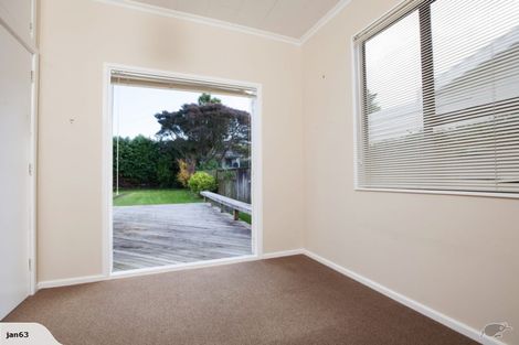 Photo of property in 9 Hoyle Place, New Plymouth, 4310