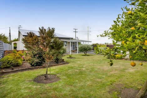 Photo of property in 124 Weraroa Road, Waverley, 4510