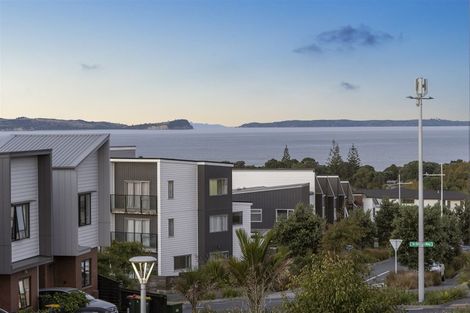 Photo of property in 14 Moki Place, Long Bay, Auckland, 0630
