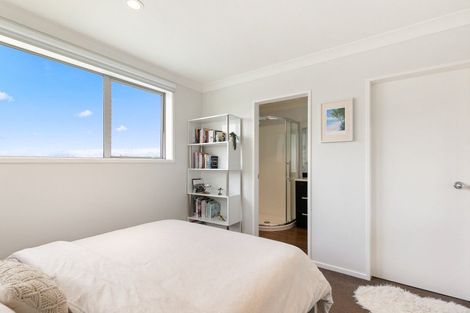 Photo of property in 15 Birkhall Grove, Strathmore Park, Wellington, 6022