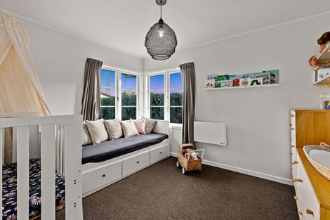 Photo of property in 9 Devon Street, Te Atatu South, Auckland, 0610