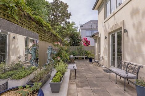 Photo of property in 101 Aikmans Road, Merivale, Christchurch, 8014