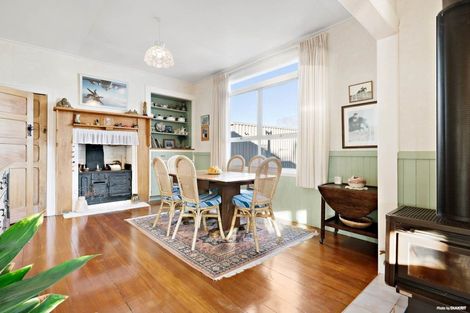 Photo of property in 290 Waitakere Road, Taupaki, 0782