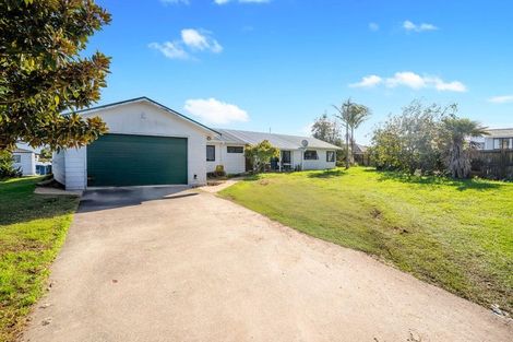 Photo of property in 17 Solveig Place, Randwick Park, Auckland, 2105