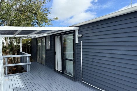 Photo of property in 3 Donovan Avenue, Massey, Auckland, 0614