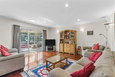 Photo of property in 8 Fulmar Way, Unsworth Heights, Auckland, 0632