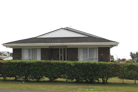 Photo of property in 44 Butterworth Drive, Glendene, Auckland, 0602