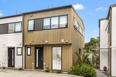 Photo of property in 4/35 Garadice Road, Rothesay Bay, Auckland, 0630