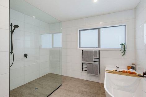 Photo of property in 18 Petrel Close, Paraparaumu Beach, Paraparaumu, 5032