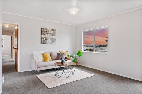 Photo of property in 5 Flaunty Place, West Harbour, Auckland, 0618