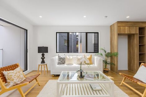 Photo of property in 10/6 Woodhouse Place, West Harbour, Auckland, 0618