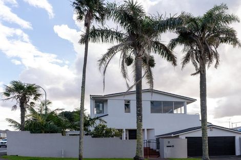 Photo of property in 1/2 Ocean View Road, Milford, Auckland, 0620