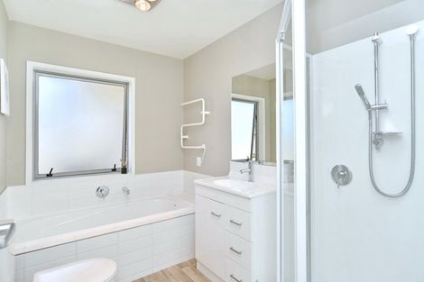 Photo of property in 3 Catchpole Place, Woodend, 7610