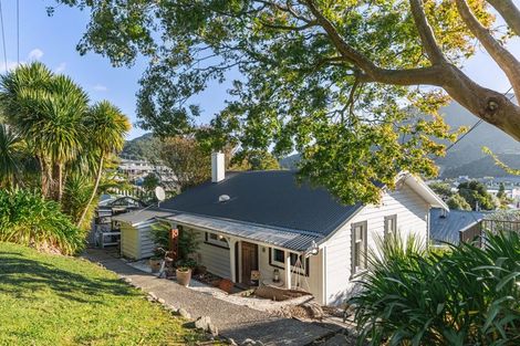Photo of property in 17a Taranaki Street, Picton, 7220