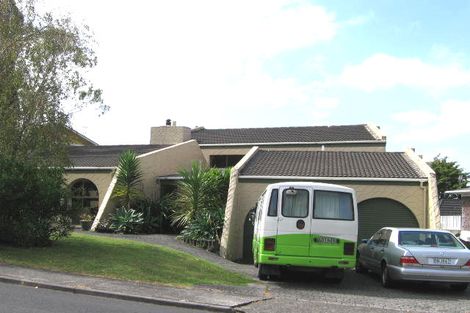 Photo of property in 32 Pakira Avenue, Glendene, Auckland, 0602