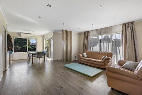 Photo of property in 25 Rosemead Place, Randwick Park, Auckland, 2105