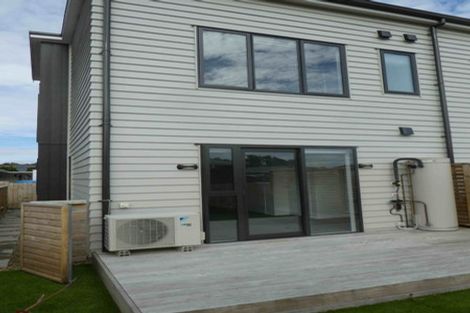 Photo of property in 4/504 Don Buck Road, Massey, Auckland, 0614