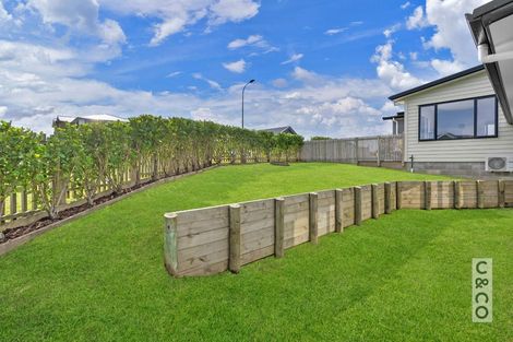 Photo of property in 5 Byron Drury Way, Riverhead, 0820