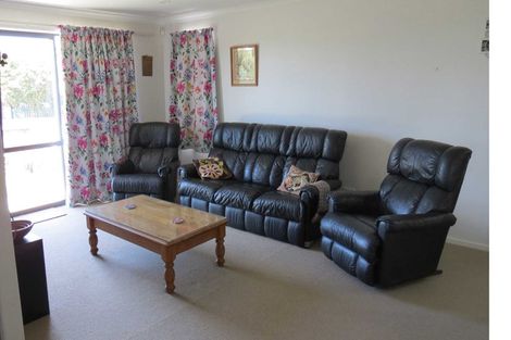 Photo of property in 96a Onerahi Road, Onerahi, Whangarei, 0110