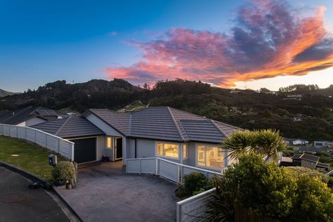 Photo of property in 8 Bluejacket Place, Whitby, Porirua, 5024