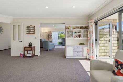Photo of property in 76 Hillcrest Road North, Raumati Beach, Paraparaumu, 5032