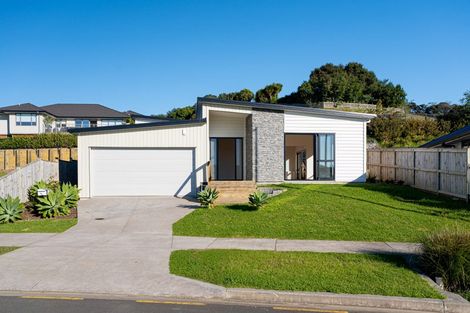 Photo of property in 16 Awa Avenue, Helensville, 0800