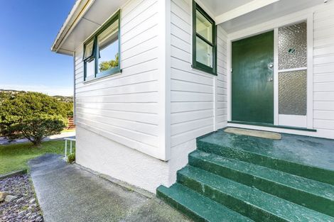 Photo of property in 25 Longcroft Terrace, Newlands, Wellington, 6037