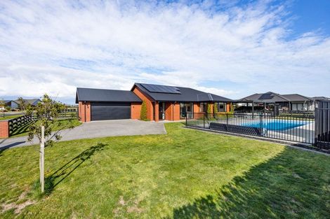 Photo of property in 15 Moemoea Place, Cambridge, 3434