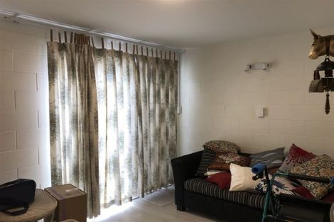 Photo of property in 15 Glenveagh Drive, Mount Roskill, Auckland, 1041