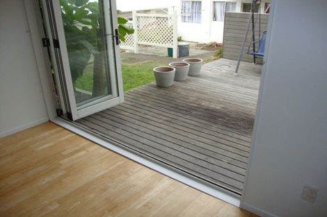 Photo of property in 2/201 Derwent Street, Island Bay, Wellington, 6023