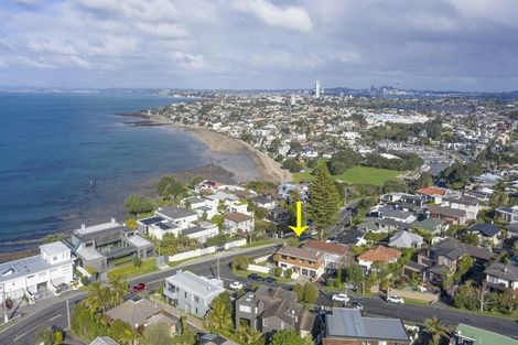 Photo of property in 1/32 Beach Road, Castor Bay, Auckland, 0620