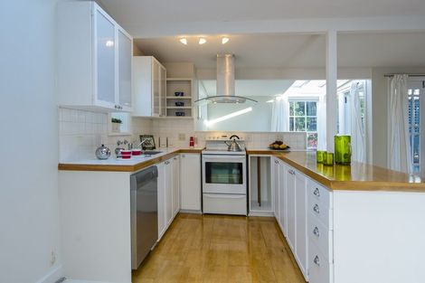 Photo of property in 7 Cottleville Terrace, Thorndon, Wellington, 6011