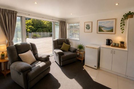 Photo of property in 76 Dowse Drive, Maungaraki, Lower Hutt, 5010