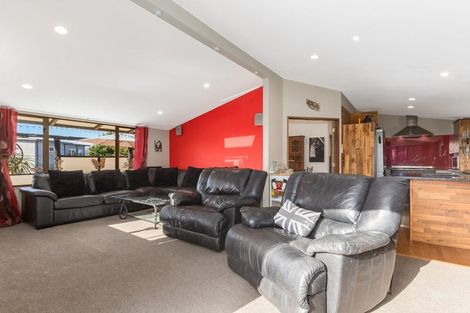Photo of property in 16 Karaka Grove, Raumati Beach, Paraparaumu, 5032