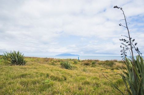 Photo of property in 38 Marine Parade, Otaki Beach, Otaki, 5512