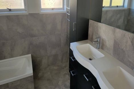 Photo of property in 43 Russleigh Drive, Dinsdale, Hamilton, 3204