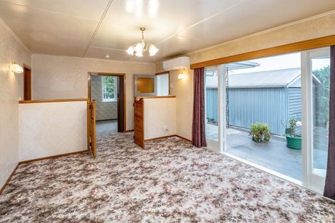 Photo of property in 16 Taylor Street, Carterton, 5713