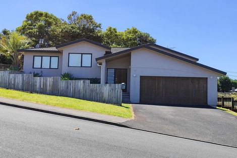 Photo of property in 1 Ellenbury Place, Stanmore Bay, Whangaparaoa, 0932
