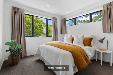 Photo of property in 1/4 Mcquoid Place, Glenfield, Auckland, 0629