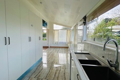 Photo of property in 24 Sunnyhill Crescent, Sunnyhills, Auckland, 2010