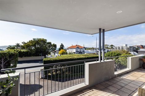 Photo of property in 190 Hurstmere Road, Takapuna, Auckland, 0622