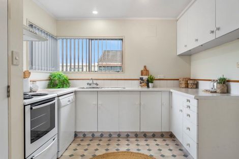 Photo of property in 2/5 Heath Street, Mount Maunganui, 3116